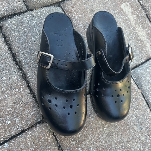 Dansko Martina Black Leather Clog - Picture 1 of 4